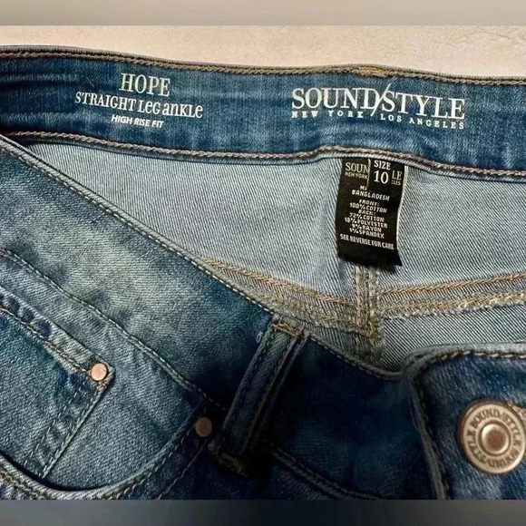 Sound/Style Hope Straight Leg Ankle Jeans. Size 10 - Picture 5 of 14